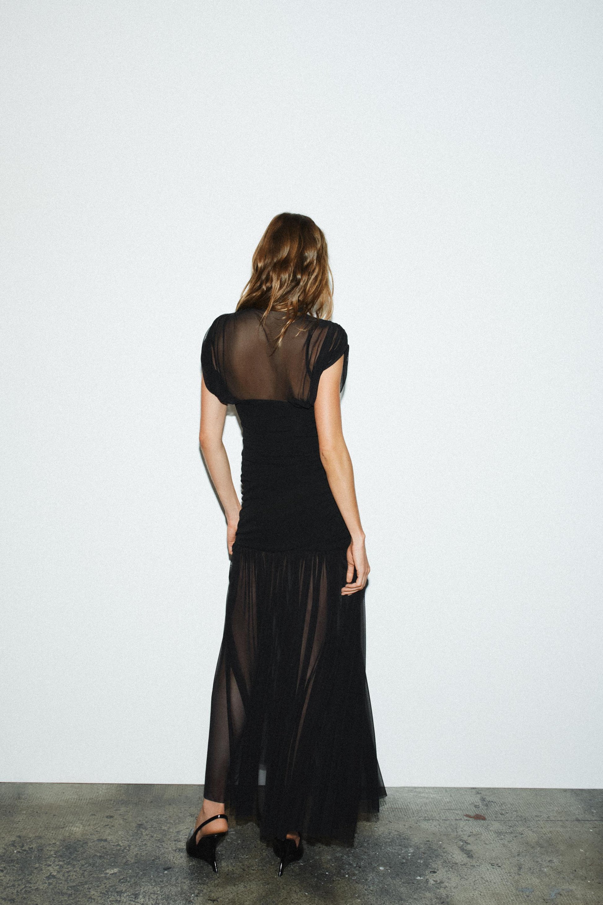 #121315, Noir