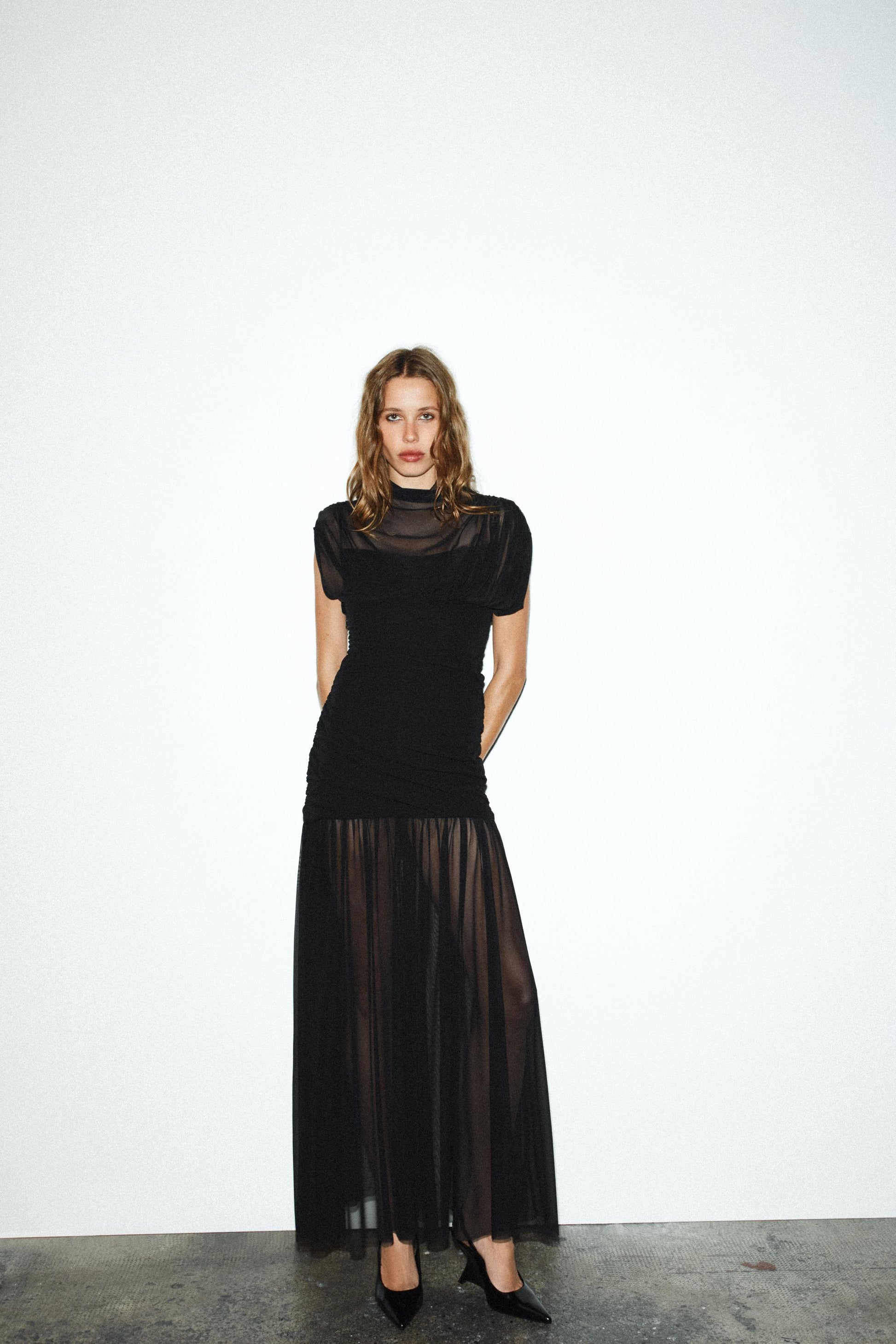 #121315, Noir