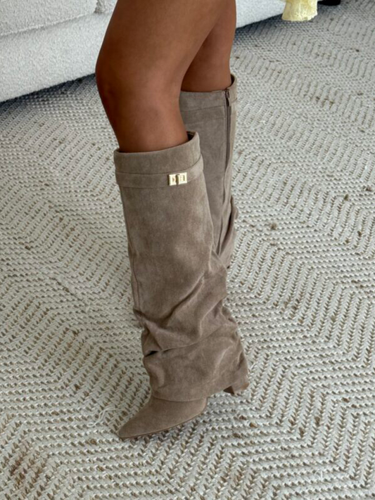 #70655B, Gris